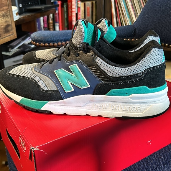Pre-owned New Balance 997H. Worn but still in fantastic condition. - Picture 3 of 5